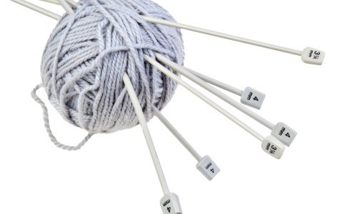 Udruga Ozana i Štrikeraj café pokreću akciju: Pletenje i kukičanje rukavića za osobe oboljele od Alzheimerove bolesti i drugih demencija