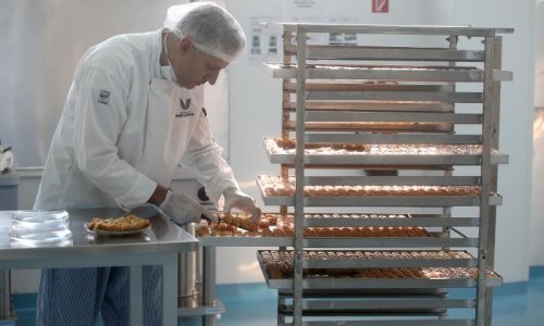 Pogledajte najveću tvornicu baklave u Europi
