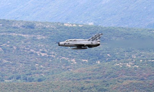 Lovački avioni lete iznad osam županija, moguće probijanje zvučnog zida