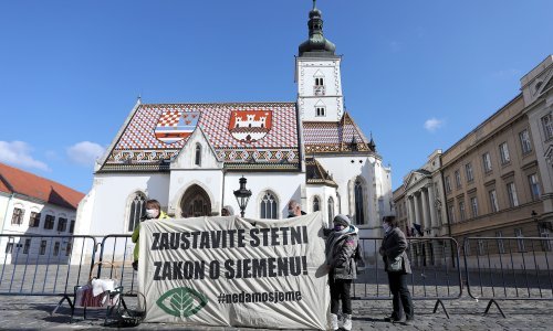 [FOTO/VIDEO] Zastupnike dočekali prosvjednici: Zaustavite štetni zakon o sjemenu