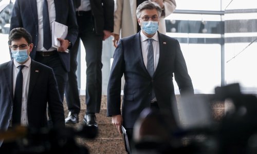 Crobarometar: Afere se jednostavno ne lijepe za HDZ, veliki zaostatak SDP-a; Hrvatska tone u pesimizam