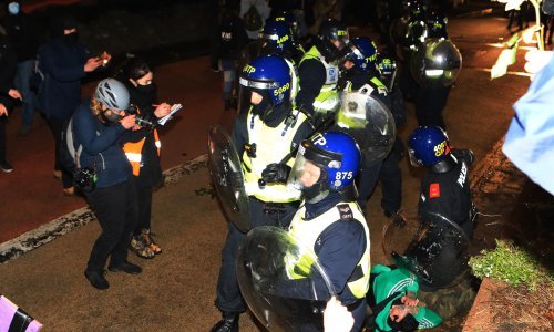 Kaos u Bristolu: Specijalci i konjička policija rasturili prosvjed protiv većih policijskih ovlasti, deset ljudi uhićeno