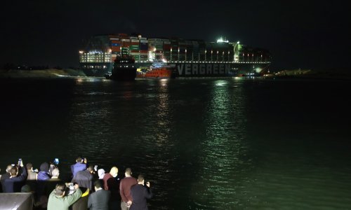 [FOTO] Nisu pomogli ni plima ni bageri, uprava kanala prelazi na plan C kako bi se konačno odsukala grdosija