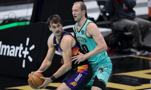 Phoenix i Dario Šarić zamalo prosuli čistu pobjedu i spasili se nakon produžetka; opasno pojačani Denver i Nikola Jokić opet briljiraju