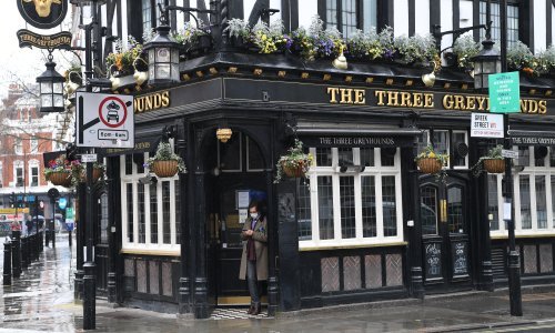 Engleska ublažila mjere, može se sastati do šest osoba na otvorenom prostoru