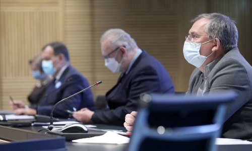 [FOTO/VIDEO] Stožer uvjerava da će cijepiti 55 posto stanovništva do kraja lipnja, a za prvih 3000 prijavljenih koji su ispali s platforme imaju samo - ispriku