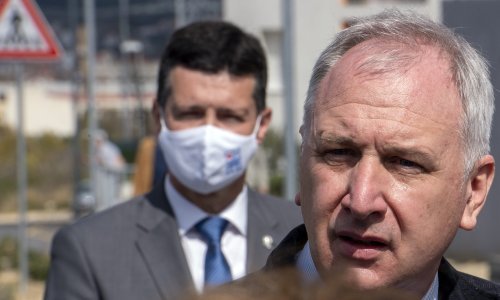 [FOTO] Opara na otvaranju ceste u kvartu stranačkoga kolege koji je u utrci za njegovu fotelju: 'Njegova nazočnost manje važna od posla u kojemu je sudjelovao'