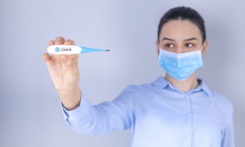 Kojim redom se pojavljuju simptomi zaraze koronavirusom? Prvi je povišena tjelesna temperatura...