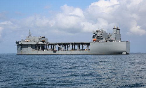 Pune ruke posla za radnike Viktora Lenca, na remont stigao brod američke Šeste flote dug 240 metara