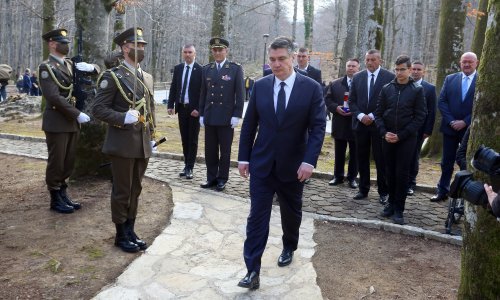 Milanović položio vijenac u spomen na Krvavi Uskrs: Prošlo je 30 godina od smrti Josipa Jovića te hrabrosti koja je graničila s ludilom i prema kojoj sve ostalo blijedi