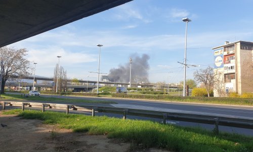 [VIDEO/FOTO] Lokaliziran požar u Zagrebu, zapalio se kontejner, vatra se proširila na obližnju baraku
