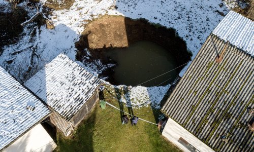 [VIDEO/FOTO] Oko banijskih sela 92 nove rupe u zemlji i oko 40 starih; stručnjaci objašnjavaju njihov nastanak te podsjećaju na dvije najspektakularnije