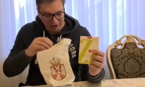 [VIDEO] Vučić umirovljenicima u znak zahvalnosti dijeli vitamine i minerale: To je zato što ste mnogo toga napravili
