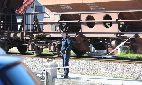 Završen očevid: U naletu vlaka u Kaštel Gomilici smrtno stradao maloljetnik