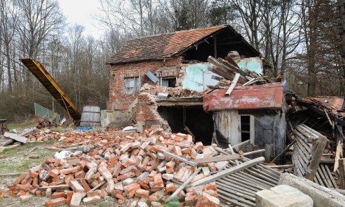 Republika Srpska financira izgradnju deset montažnih kuća Srbima na Baniji