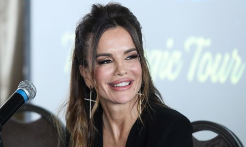 Severina u žutoj haljini srpske dizajnerice pokazala noge, a jedan odvažni detalj na njoj svima je zapeo za oko