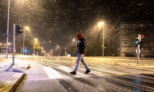 Snijeg koji je sinoć zabijelio Split tek je četvrti u travnju u povijesti mjerenja, rekordne visine travanjskih padalina bilježe Knin i Split