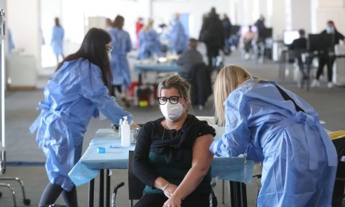 [DOKUMENT] Strahujete od cjepiva? AstraZeneca je objavila zbog kojih simptoma morate odmah tražiti liječničku pomoć