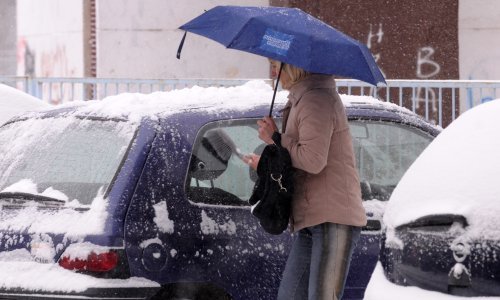 BiH: Snijeg i u Mostaru, na Bjelašnici produžena skijaška sezona