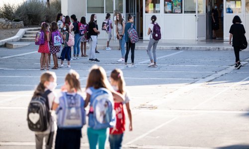 Učenici u Splitsko-dalmatinskoj županiji ponovno na online nastavi, o pričestima i krizmama ni riječi