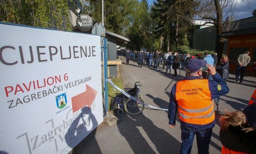 Student ostao u šoku kad je dobio poziv za cijepljenje prije roditelja i bake; iz Ministarstva objasnili zašto se to događa