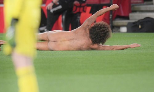 [FOTO] Utakmica Europske lige prekinuta zbog ekshibicionista; nije imao masku, ali to je bio puno manji problem; sada se zna i tko je on