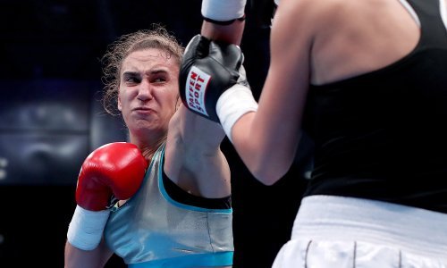 Sjajan povratak u boksački ring upisala je Ivana Habazin; nakon brze pobjede pojas joj je uručila boksačka superzvijezda