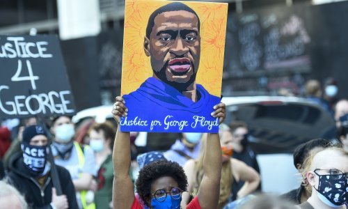 Policija ubila mladog crnca pored Minneapolisa, bijesna gomila izišla na ulice