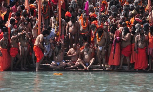 Broj zaraženih u Indiji veći nego u Brazilu, tisuće ljudi krenule na ritualno kupanje