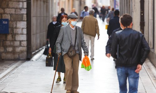 Danas u Hrvatskoj 422 nova slučaja, preminulo 25 osoba. U Zadarskoj županiji najviše novozaraženih, više od 50 posto testiranih pozitivno