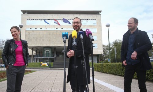 [VIDEO/FOTO] Tomašević predstavio kandidate za svoje zamjenike; Danijelu Dolenec i Luku Korlaeta
