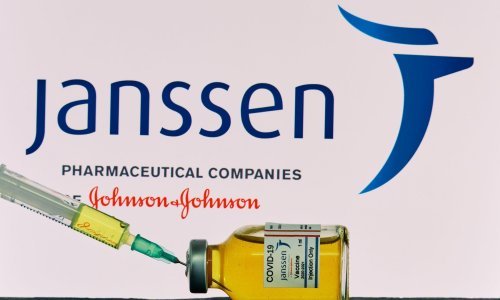 Poljska počela cijepiti Johnson & Johnsonom, kaže da koristi premašuju rizike
