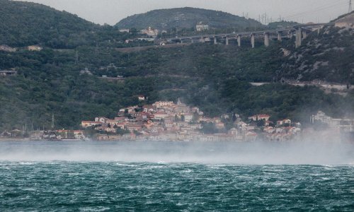 Orkanska bura radi probleme u prometu, evo upozorenja