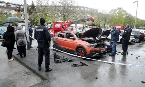 [FOTO/VIDEO] Rano jutros gorjela parkirana vozila u Zagrebu