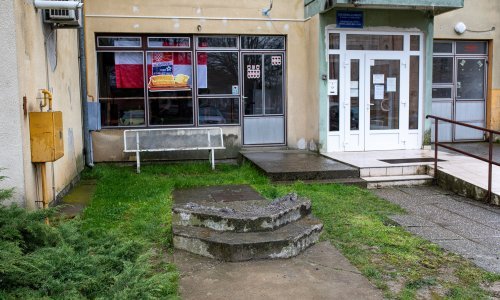 [VIDEO/FOTO] Traktorom iščupali partizanski spomenik u Komletincima