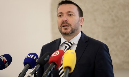 Oporba: Vlada kupuje glasove umirovljenika i mladih isplatama pred izbore