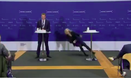 [VIDEO] Šefica danske agencije za lijekove srušila se na konferenciji za medije