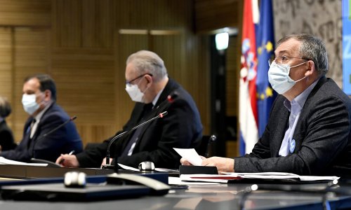 Stožer civilne zaštite nakon tjedan dana pred medijima: Capak najavio velike količine Pfizera, a Beroš odgovarao na neugodna pitanja o platformi za cijepljenje i nesuglasicama s Marićem