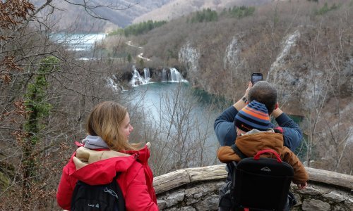 Na Plitvicama zabranili plaćanje gotovinom u kafićima. Pitali smo HNB smiju li to