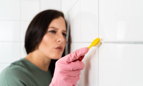 Kako očistiti fuge i vratiti im staru boju