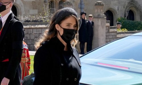 Poput harmonike: Neobična torbica princeze Eugenie osvojila je pažnju javnosti