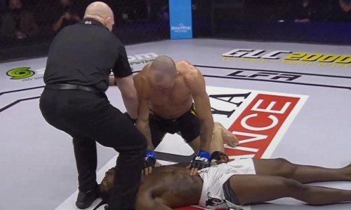 Kakav nokaut; podigao protivnika, bacio ga na pod i sve je već onda bilo gotovo, a još je uslijedilo par teških udaraca