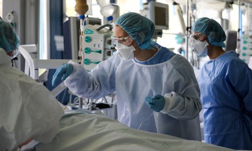 U Hrvatskoj u ponedjeljak 410 novih slučajeva zaraze koronavirusom i 39 preminulih, na respiratoru 199 osoba