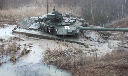 Kako izvući tenk kad zapne u kaljužu?