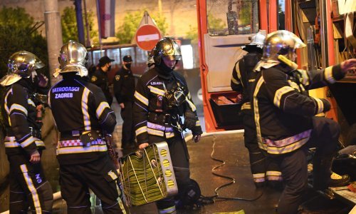 [FOTO] Požar planuo u podzemnoj garaži na Kvatriću, vatra progutala vozilo