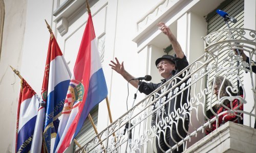 [FOTO] Vuco Splićanima držao govor pa zapjevao