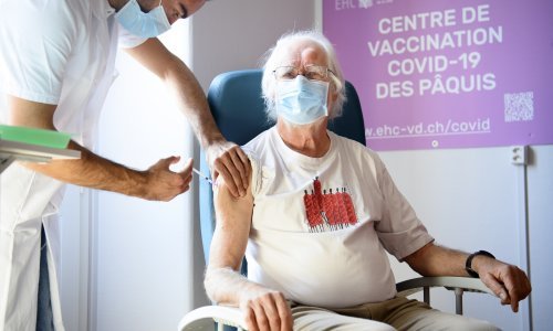 Švicarska potpuno cijepljenima ukida izolaciju na šest mjeseci