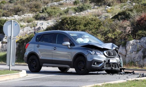 Sudar kod Plodina u Njivicama: Dvije osobe prevezene u šibensku bolnicu