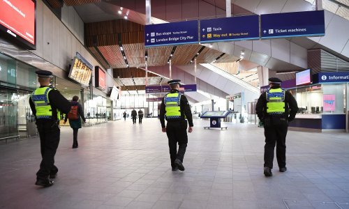 Britanska policija uhitila četiri osobe zbog rasističkog zlostavljanja