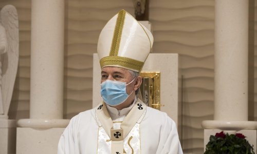 Tportal doznaje: Epidemiolozi se sastali s Barišićem, pričesti i krizme ipak se odgađaju